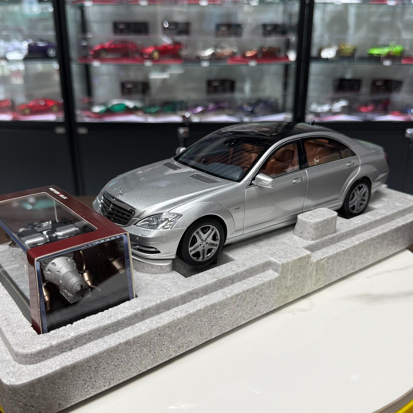 Motorhelix Mercedes-Benz Mercedes Benz S-Class S600L W221 1:18 Alloy image 4
