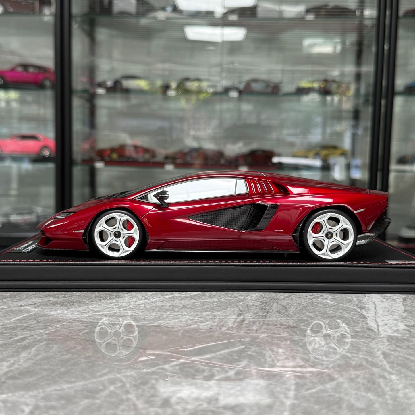 MR Lamborghini Countach LPI800-4 1:18 Resin Model image 4