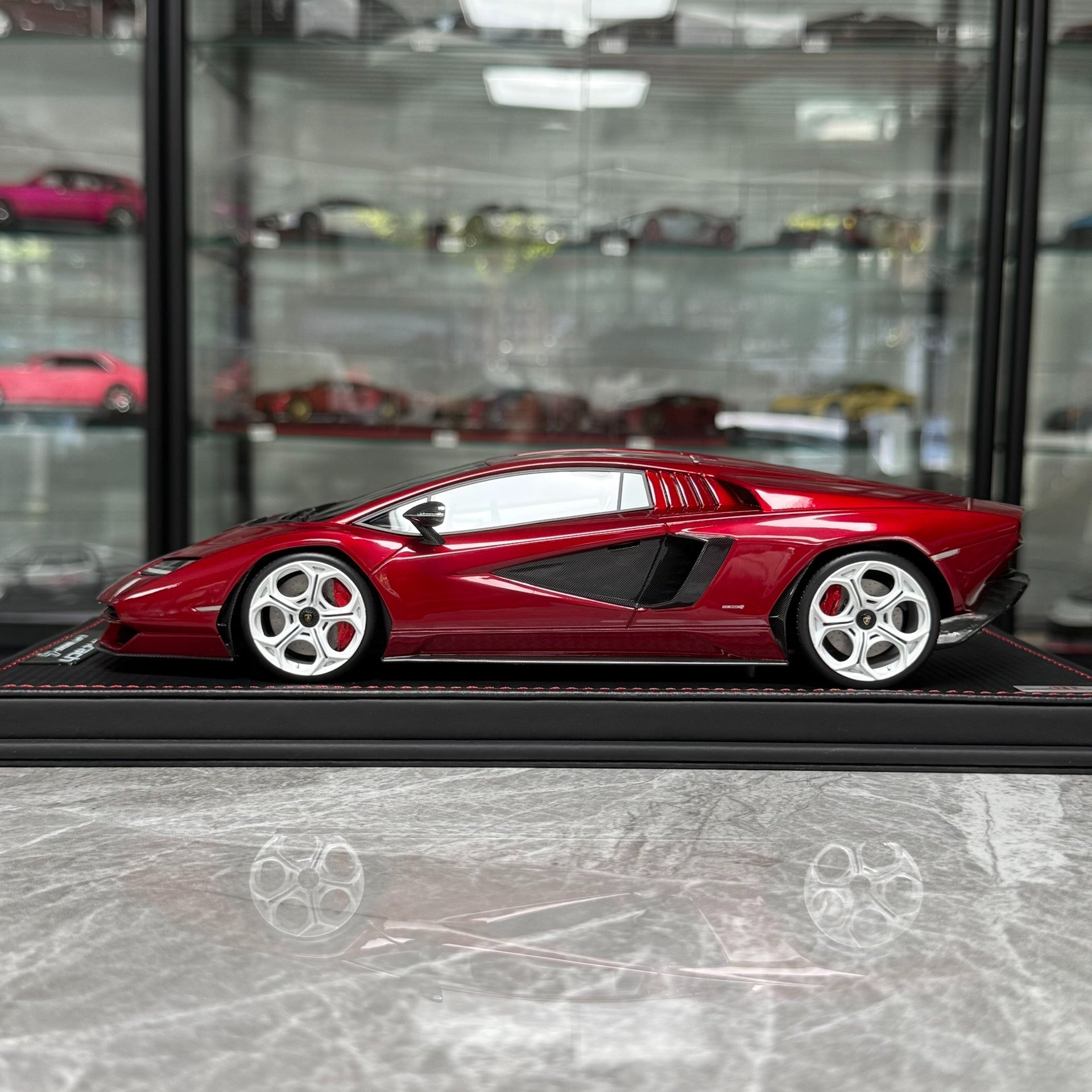 MR Lamborghini Countach LPI800-4 1:18 Resin Model image 4