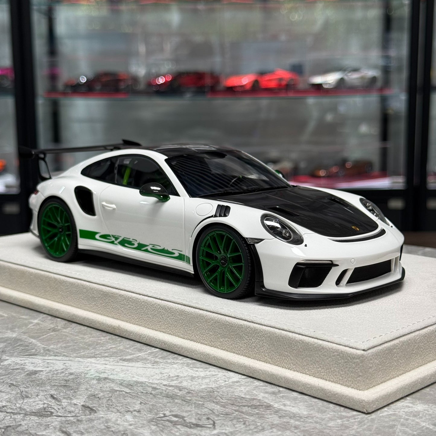 Make Up Porsche 911(991.2)GT3 RS 2018 1:18 Resin Model image 4