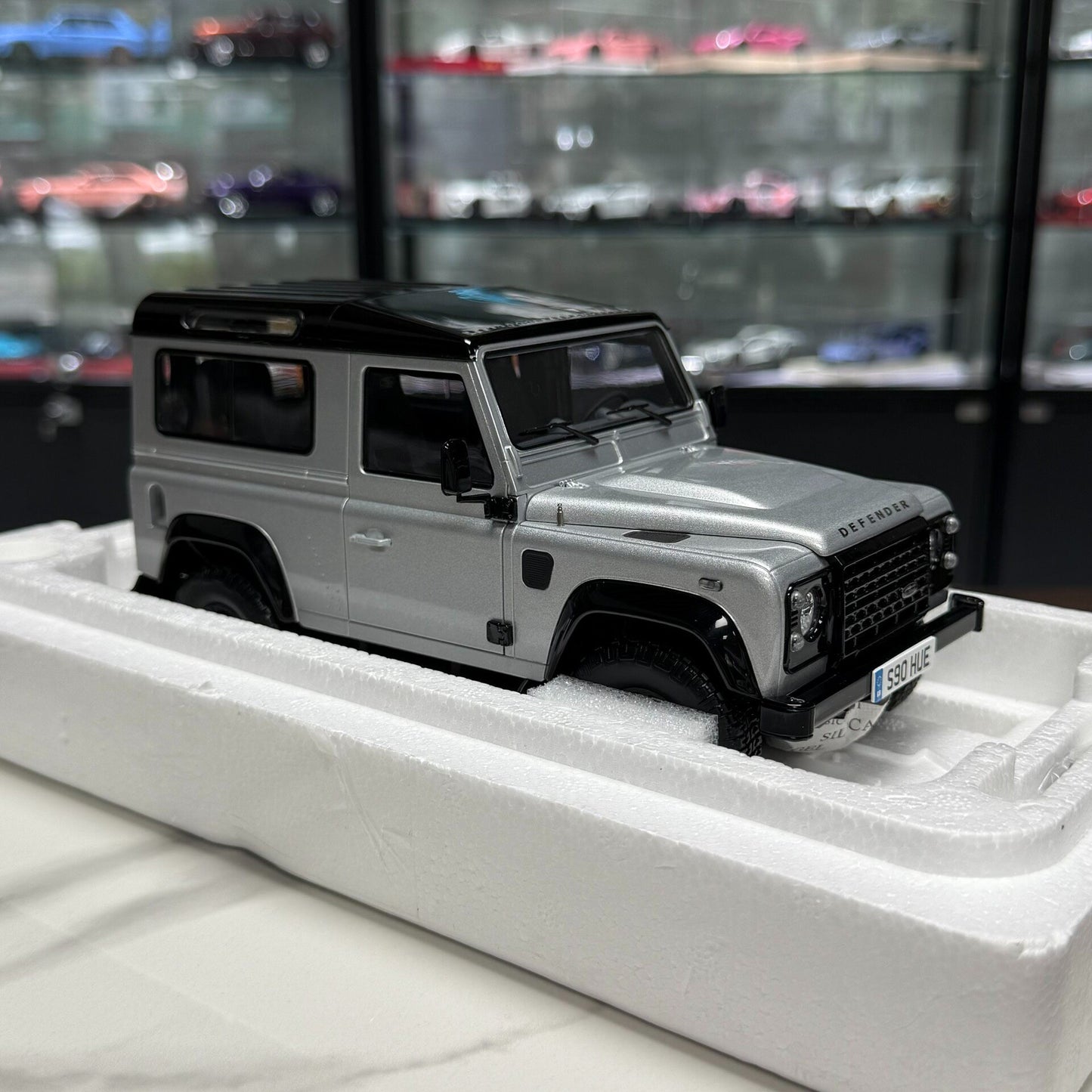 Almost Real Land Rover 90 1:18 Alloy Model image 4