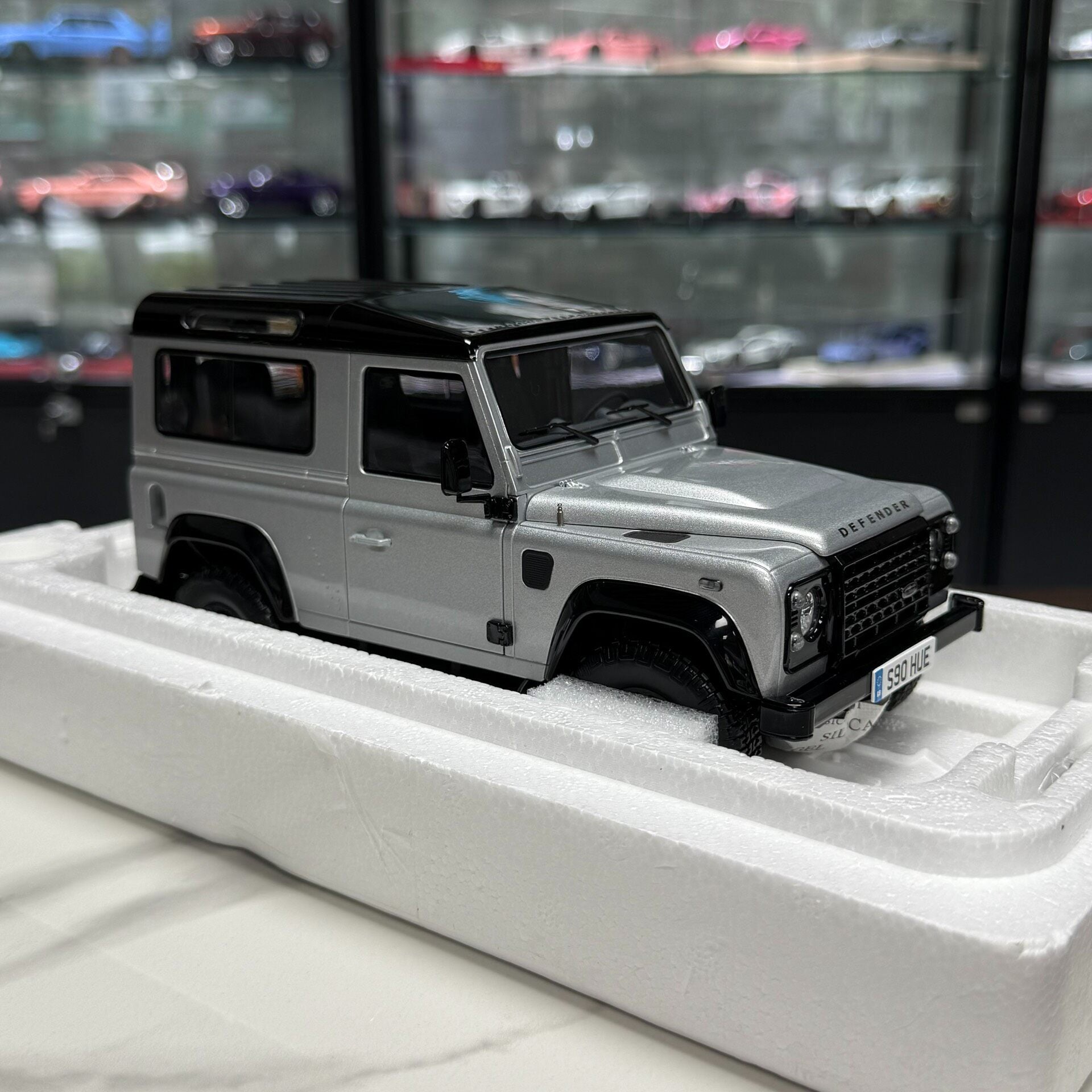 Almost Real Land Rover 90 1:18 Alloy Model image 4
