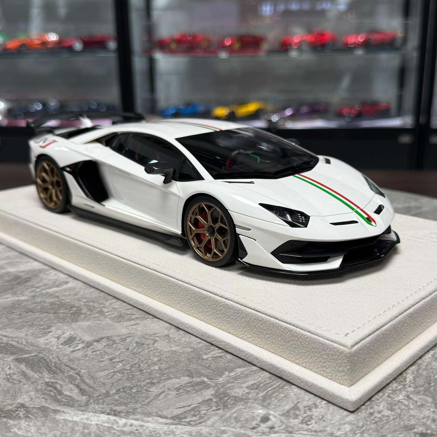 Make Up Lamborghini Aventador SVJ 1:18 Resin Model image 4