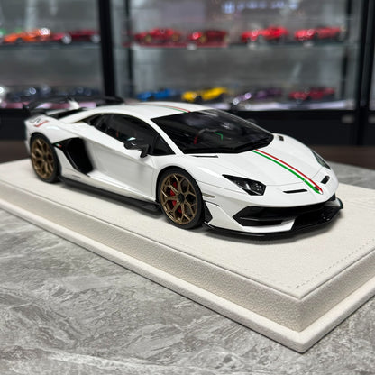 Make Up Lamborghini Aventador SVJ 1:18 Resin Model image 4