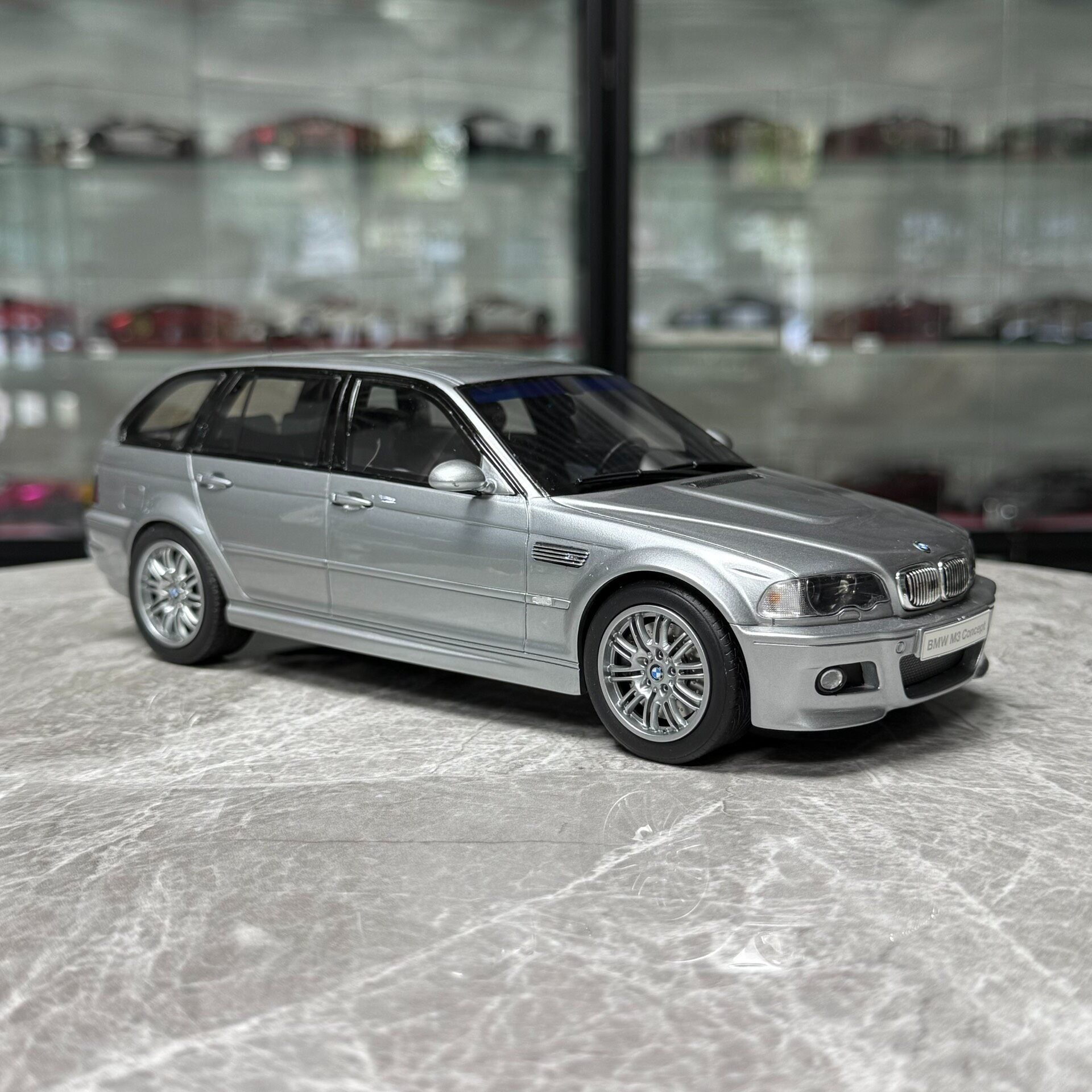 OttOmobile BMW e46 M3 touring 1:18 Resin Model image 4