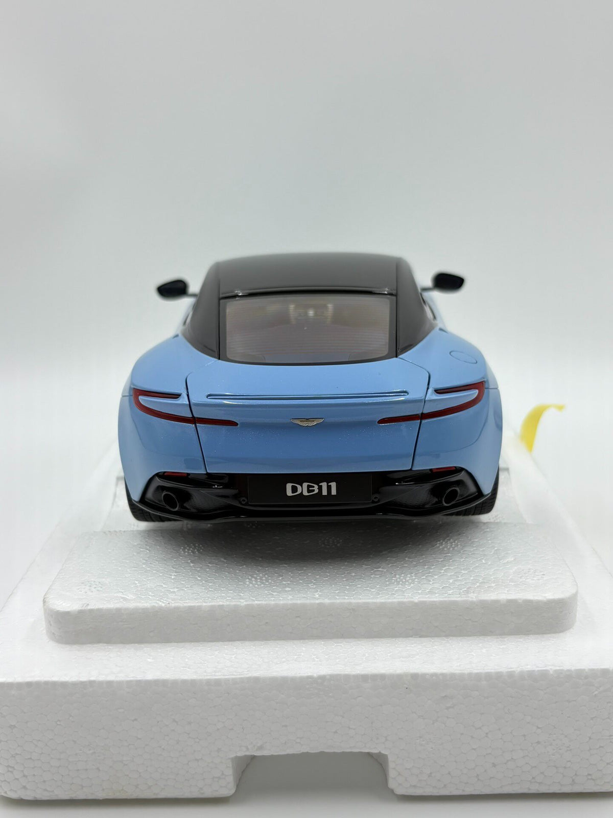 AUTOart AA 1 18 Aston MartinDB 11 1:18 Blue - immagine 4