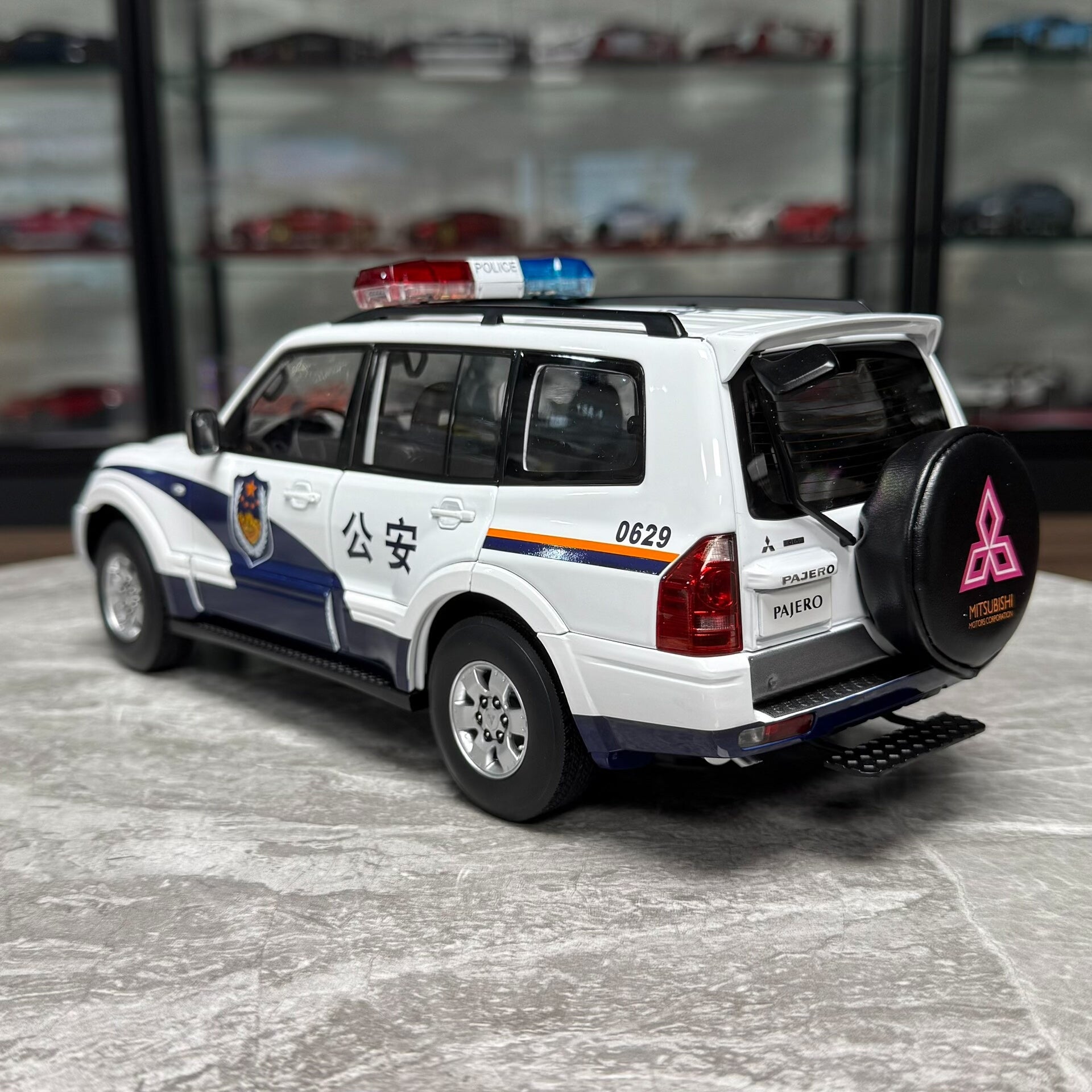 YC Model Mitsubishi V73 1:18 Alloy Model image 4