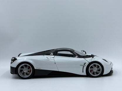AUTOart 18 PAGANI HUAYRA Pearl DiecastModel 1:18 Pearl White - immagine 4