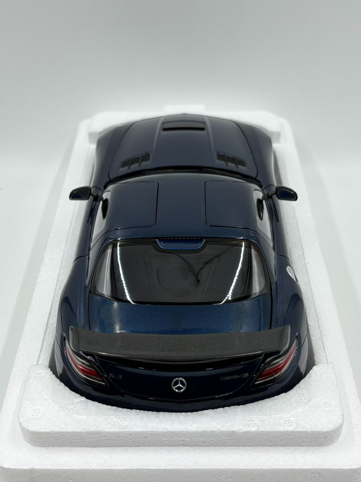 Scale Model Minichapms Mercedes-BenzSLS AMG Series 1:18 Black - immagine 5