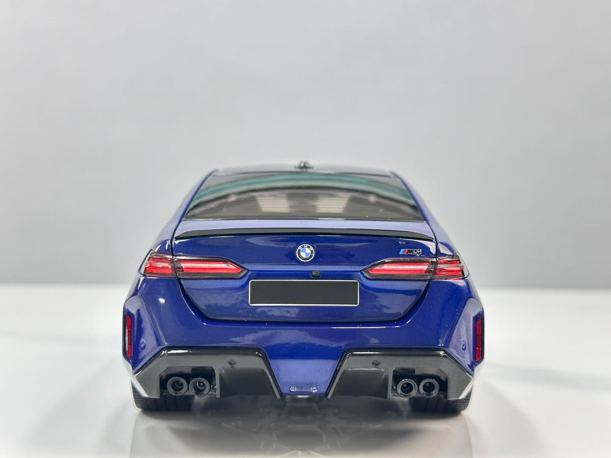 MINICHAMPS BMW M5 2024 110023802 1:18 - immagine 5
