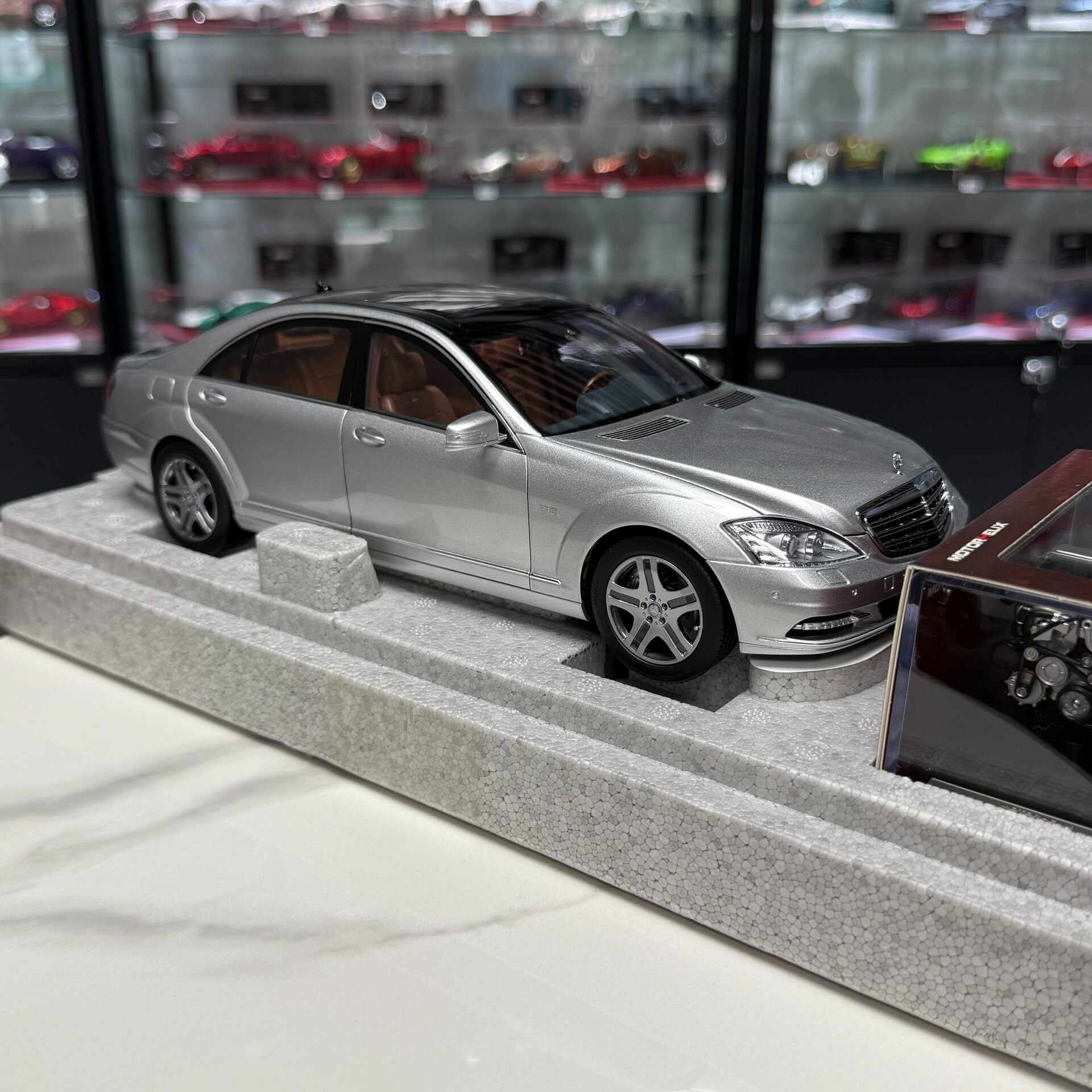 Motorhelix Mercedes-Benz Mercedes Benz S-Class S600L W221 1:18 Alloy image 5