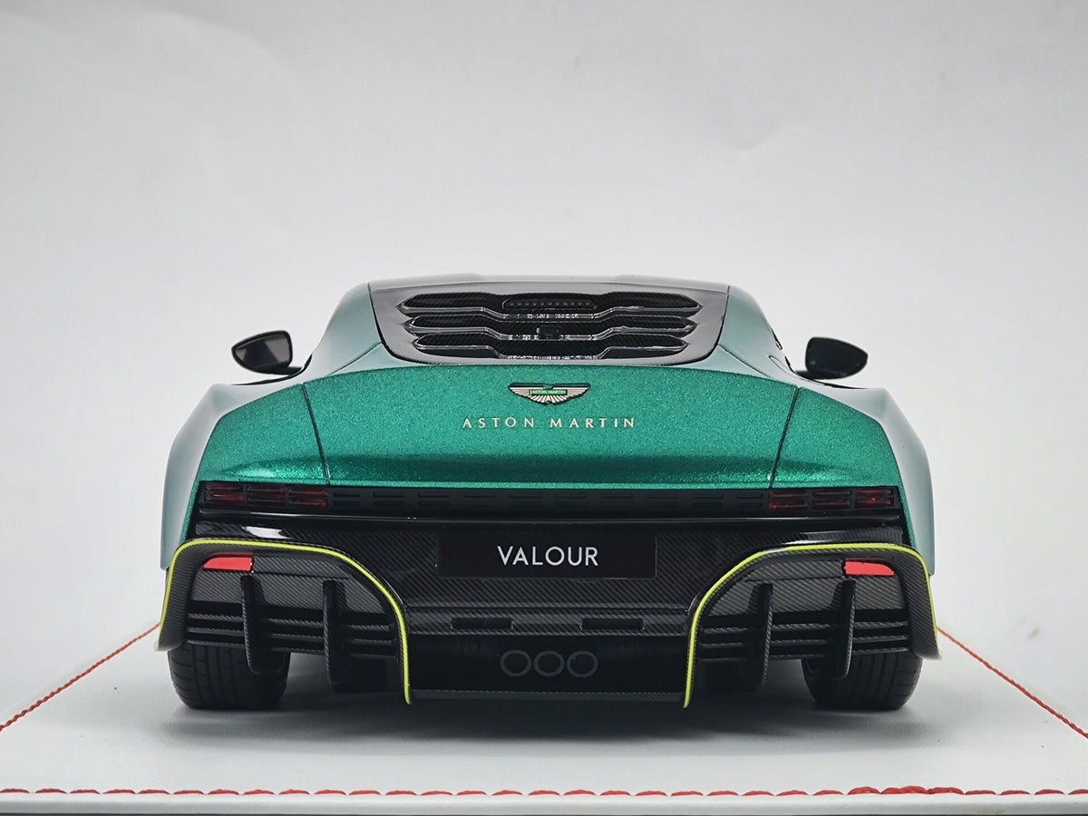 Scale Model Runner Aston Martin Valour RNR 020 1:18 - immagine 5