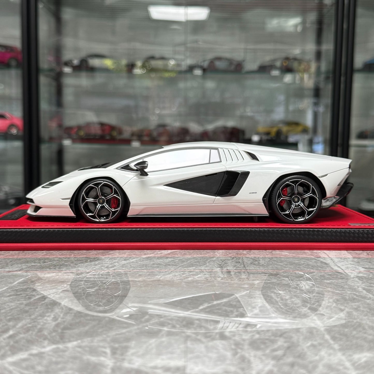 MR Lamborghini Countach LPI800-4 1:18 Resin Model image 5