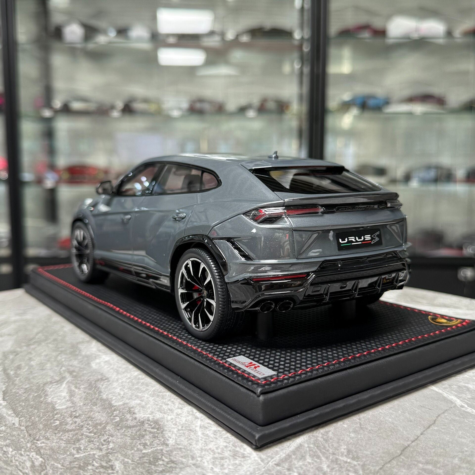 MR Lamborghini URUS S 1:18 Resin Model image 5