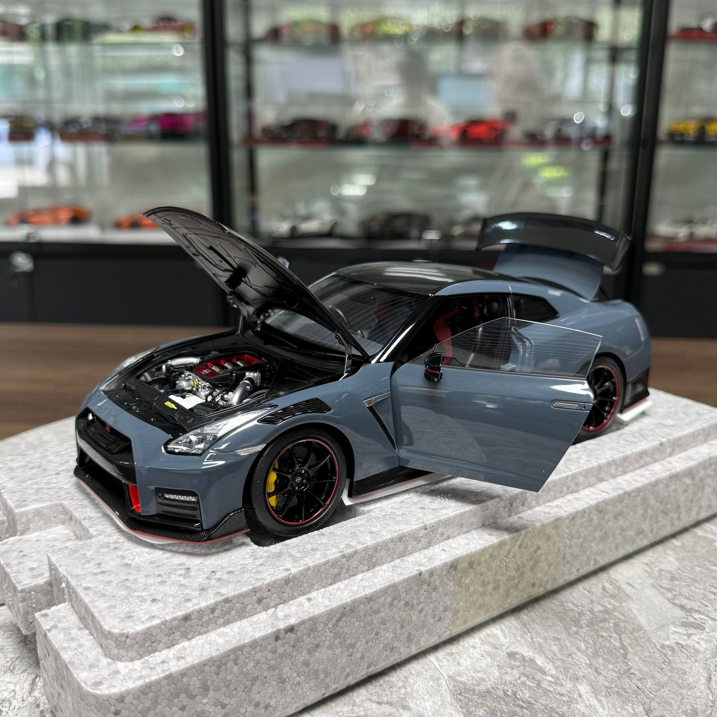 Motorhelix Nissan GT-R R35 1:18 Alloy Model image 5