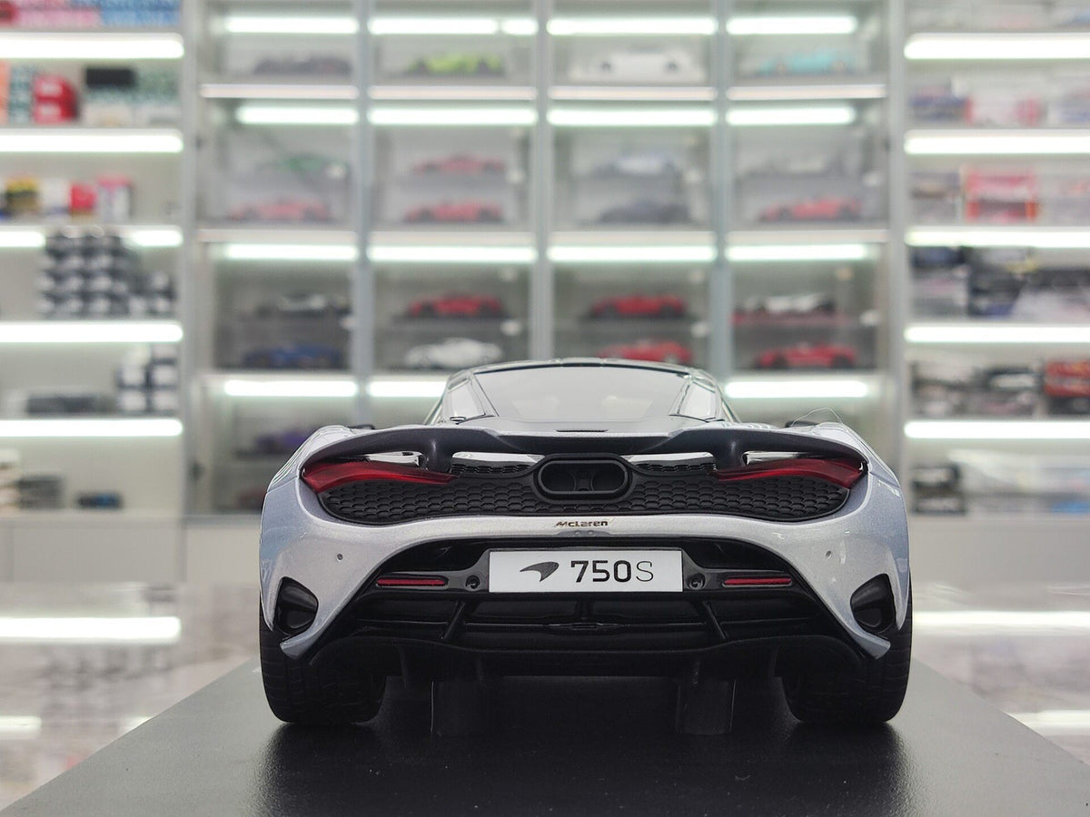 TopSpeed McLaren 750S 1:18 Silver - immagine 5