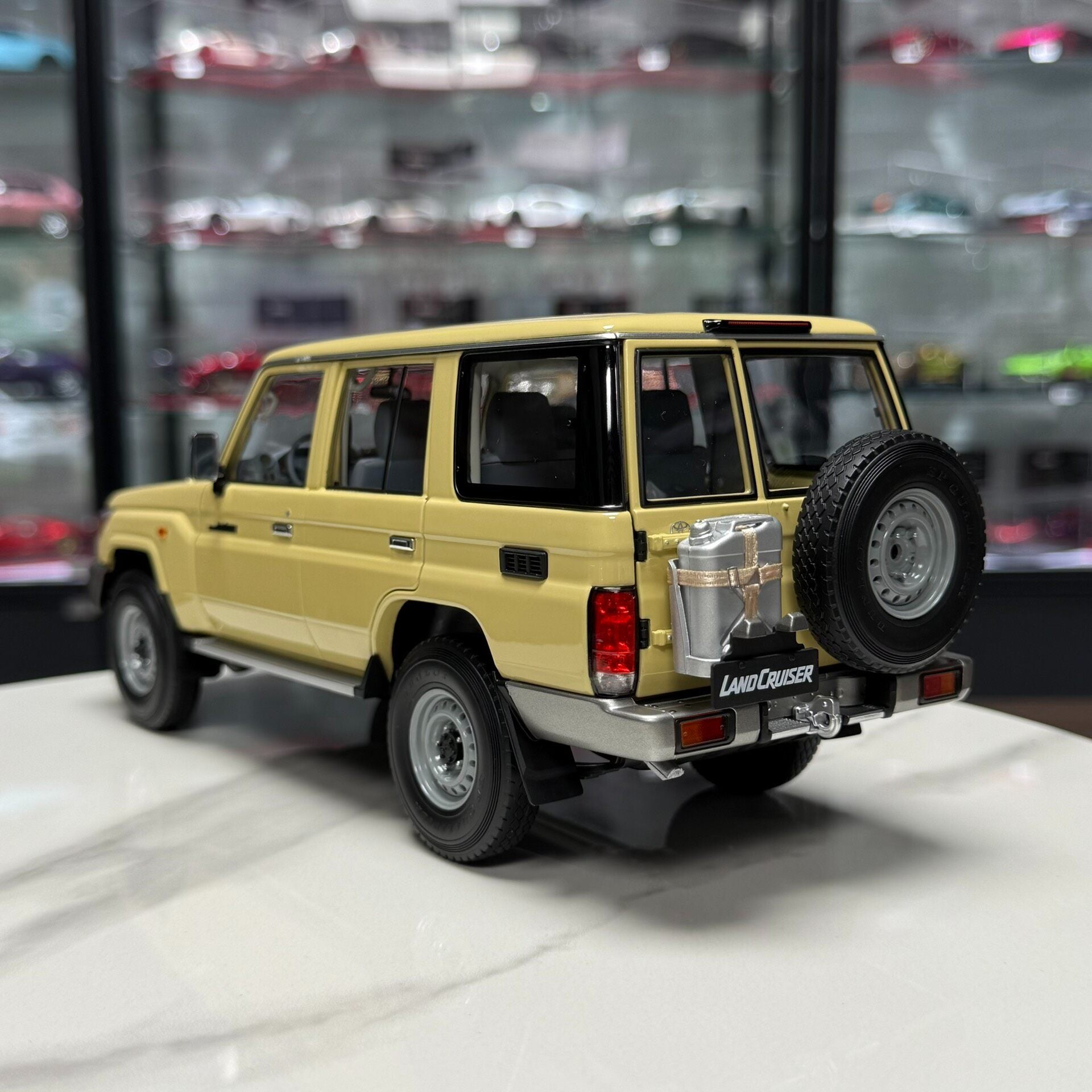 Almost Real Toyota Land Cruiser 76 LC76 2017 1:18 Alloy Model image 5