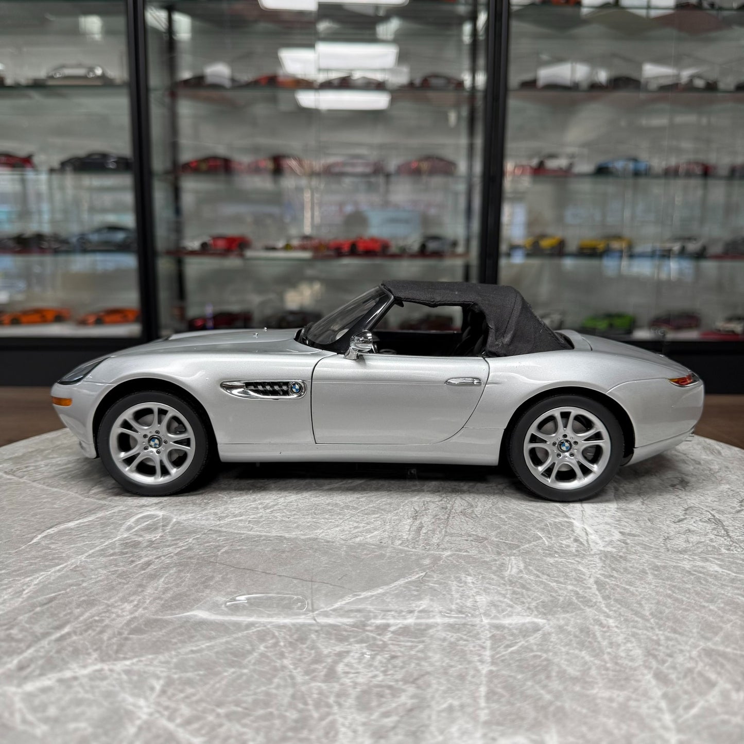 Kyosho BMW Z8 1:12 Alloy Model image 5