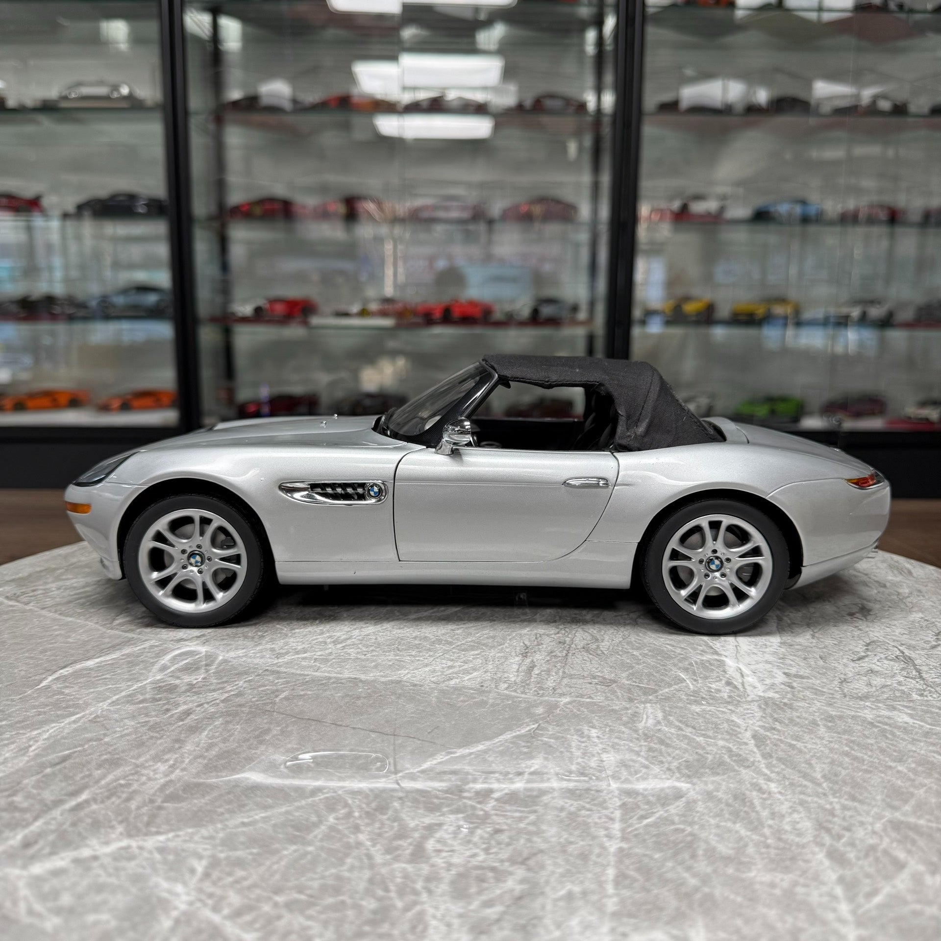 Kyosho BMW Z8 1:12 Alloy Model image 5