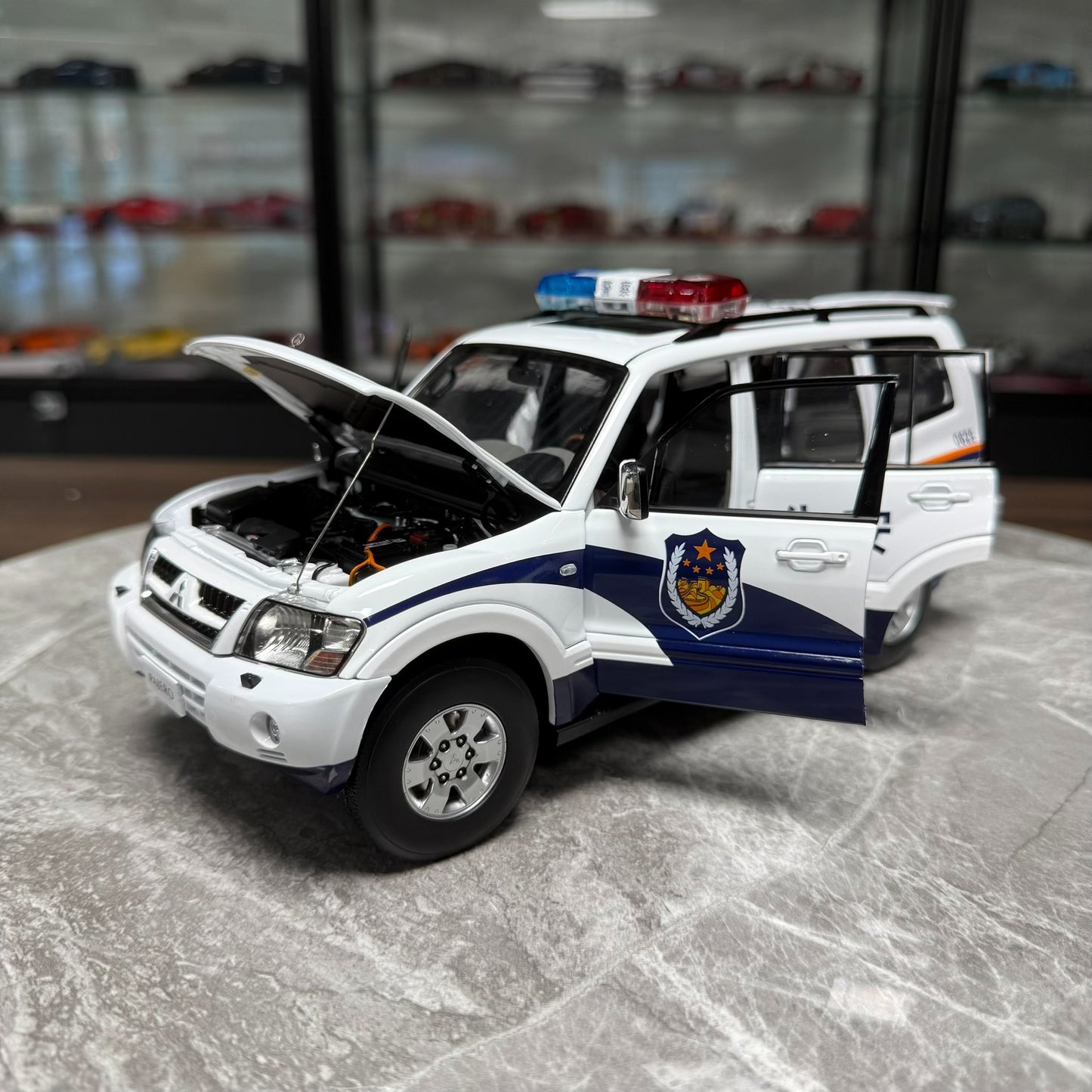 YC Model Mitsubishi V73 1:18 Alloy Model image 5