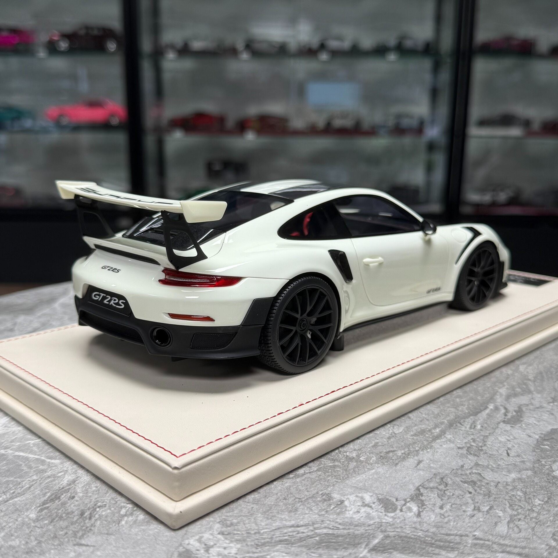 Vehicle Art Porsche 911 GT2 RS 1:18 Resin Model image 5