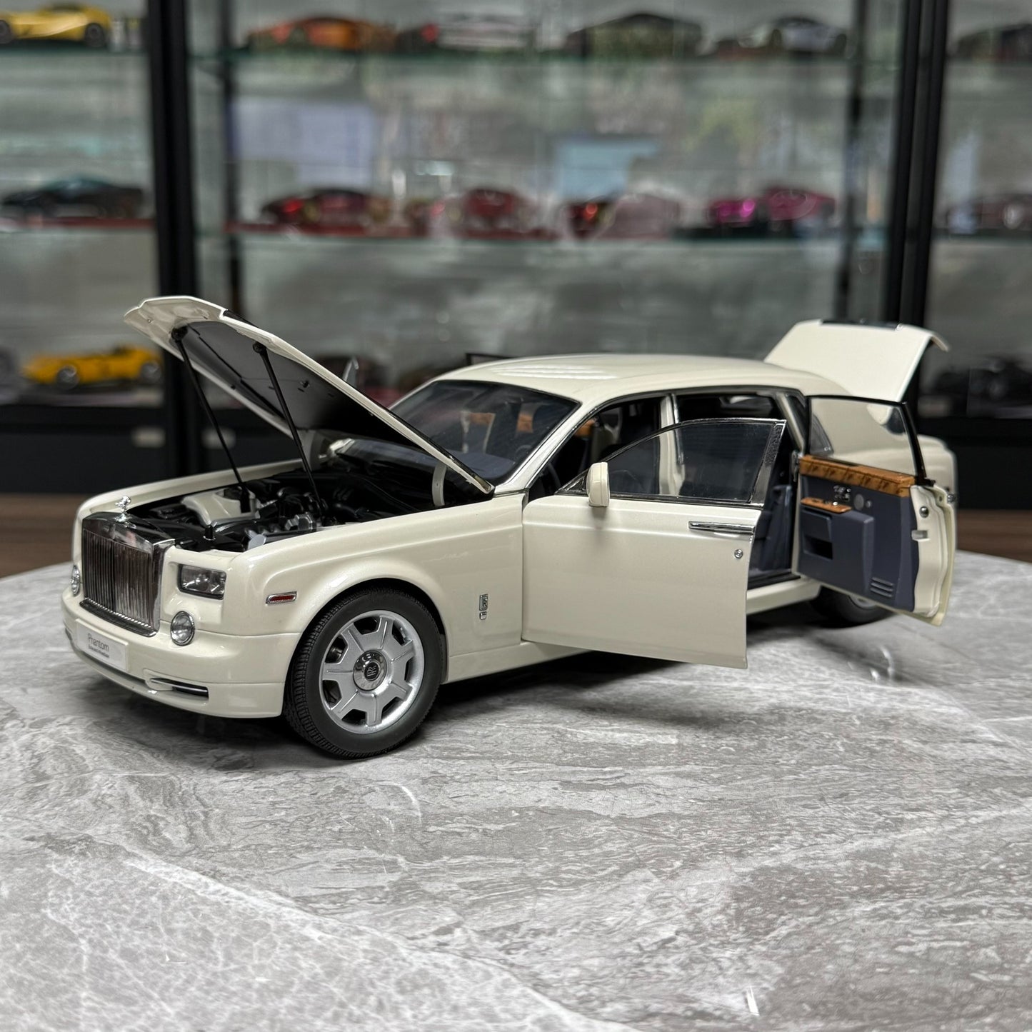 Kyosho Rolls-Royce Phantom 1:18 Alloy Model image 5