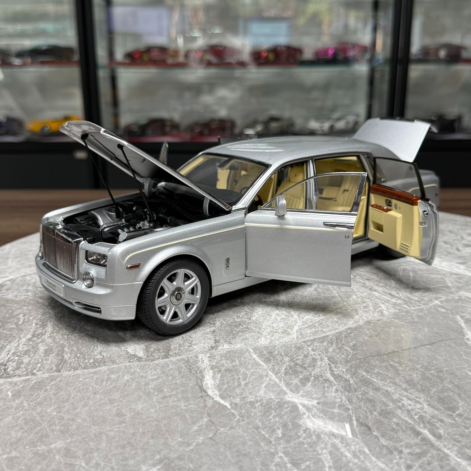 Kyosho Rolls-Royce Phantom 1:18 Alloy Model image 5