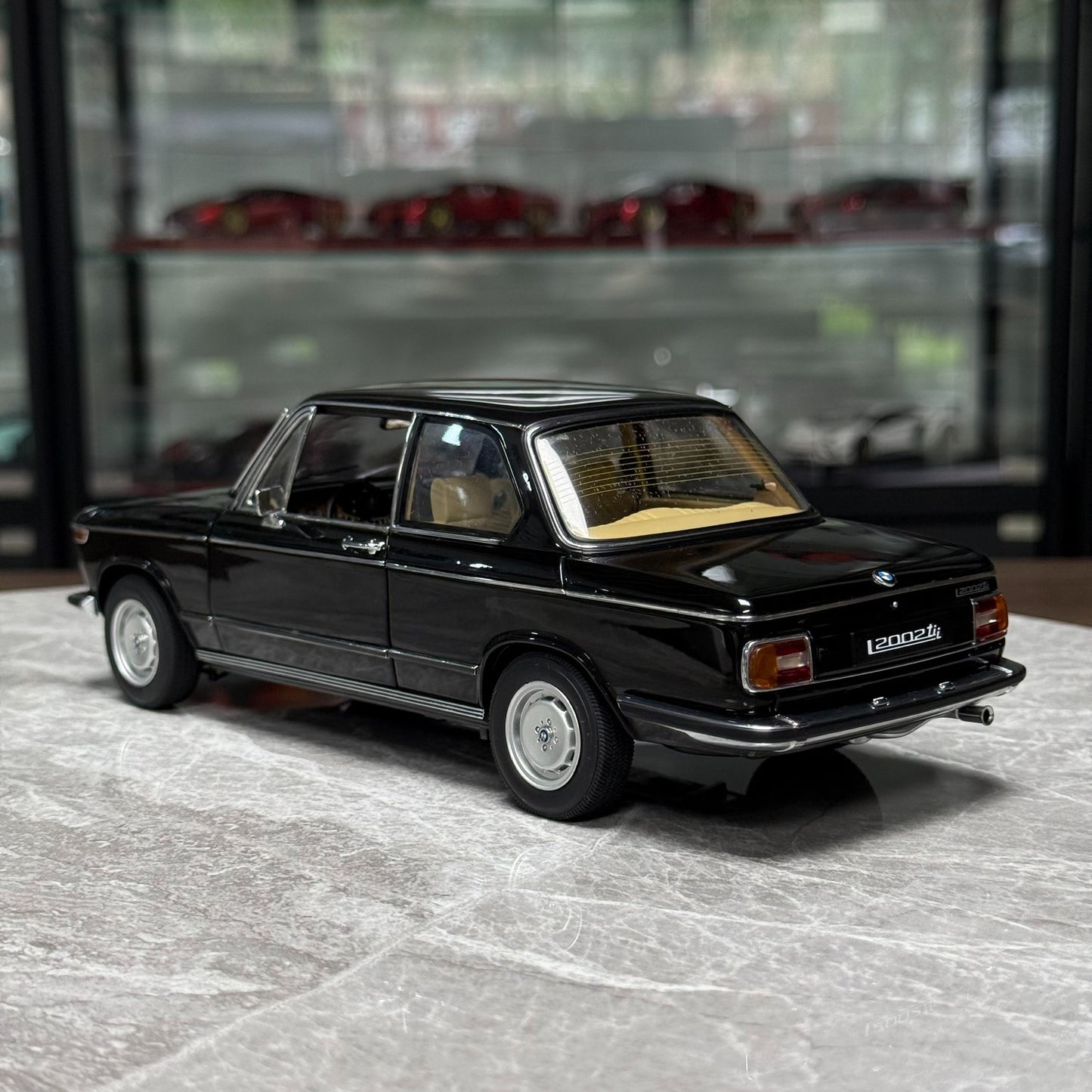 AUTOart BMW 2002 L 1:18 Alloy Model image 5