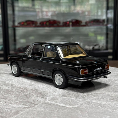 AUTOart BMW 2002 L 1:18 Alloy Model image 5