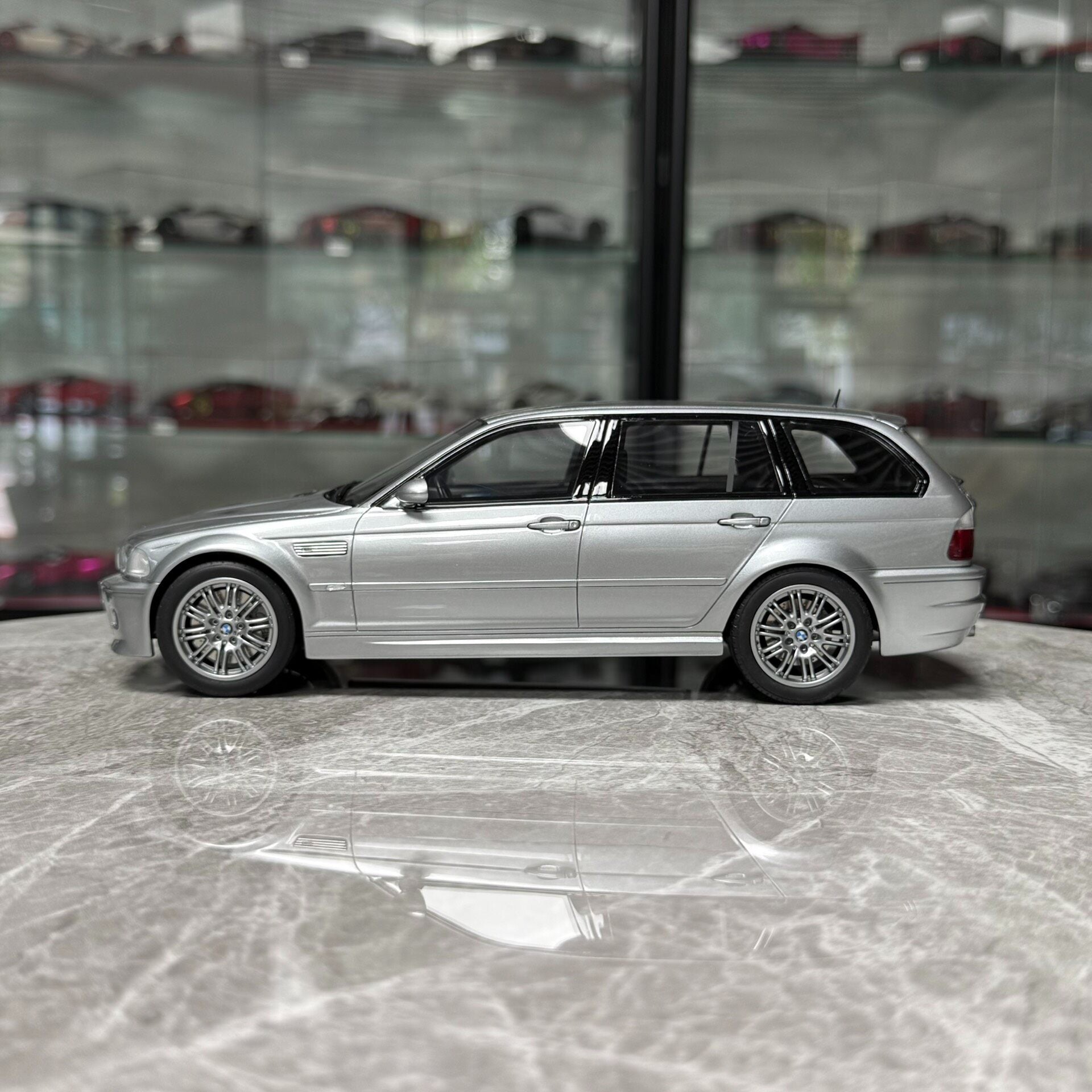 OttOmobile BMW e46 M3 touring 1:18 Resin Model image 5