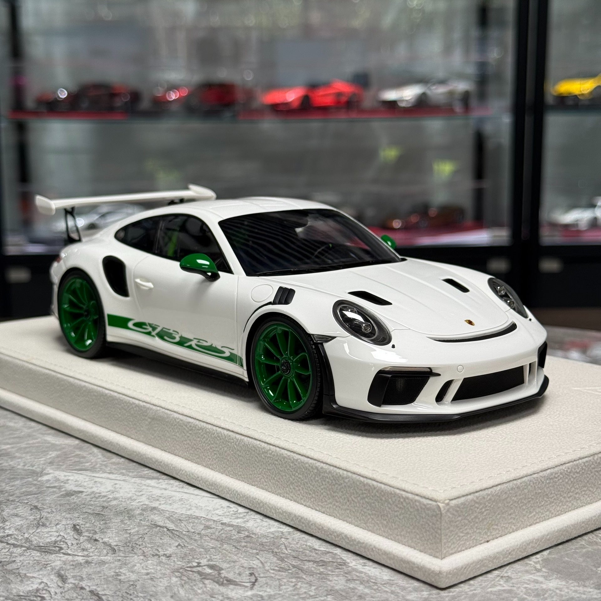 Make Up Porsche 911(991.2)GT3 RS 1:18 Resin Model image 5