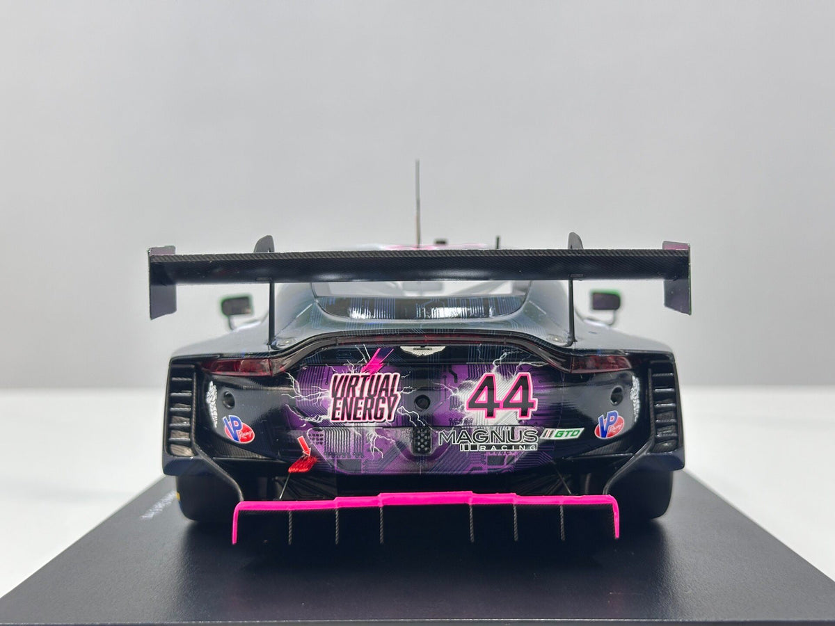 TopSpeed Aston Martin Vantage GT Evo Magnus Racing 1:18 - immagine 5