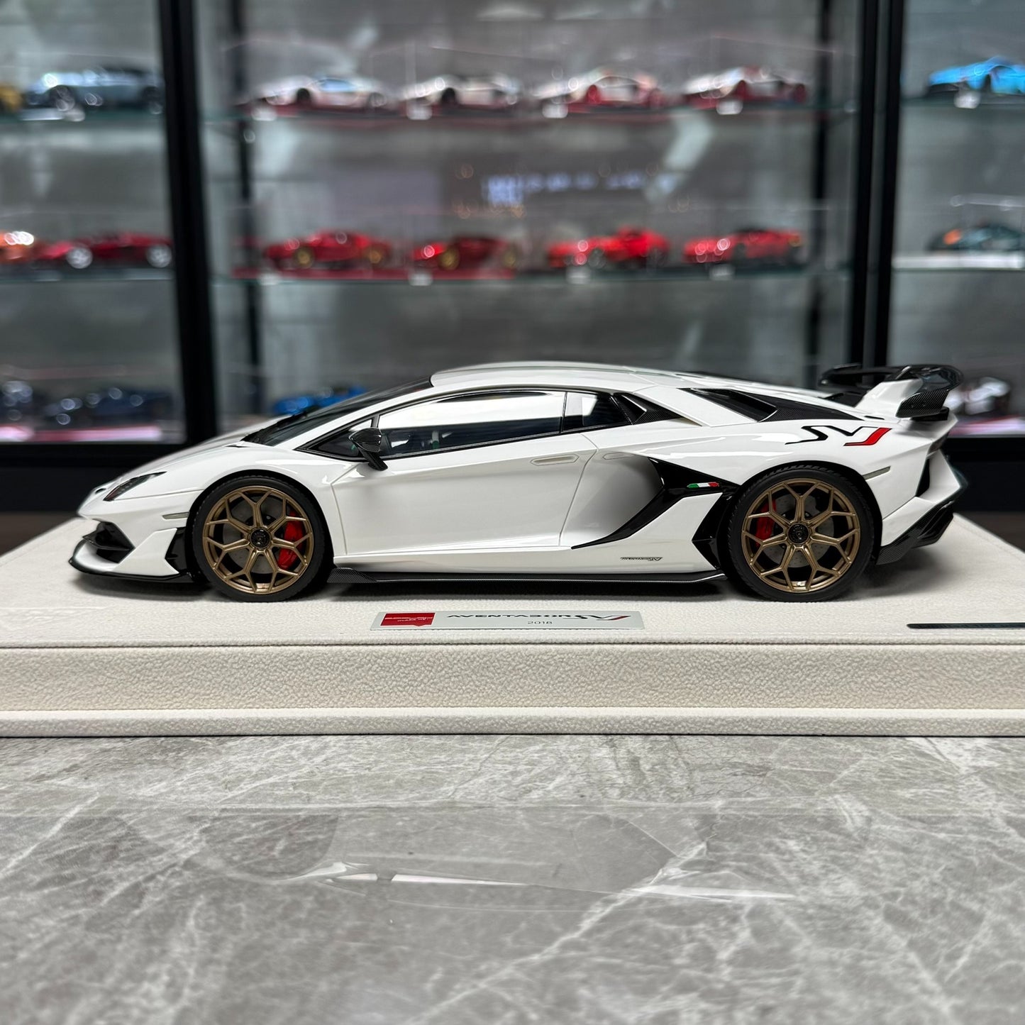 Make Up Lamborghini Aventador SVJ 1:18 Resin Model image 5