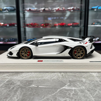 Make Up Lamborghini Aventador SVJ 1:18 Resin Model image 5