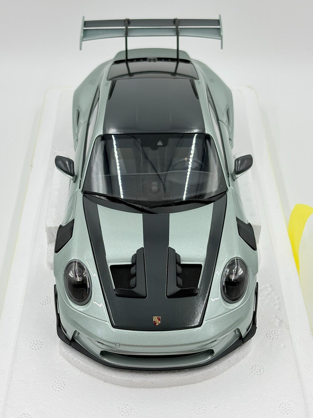MINICHAMPS Porsche 911 RS 2023 DiecastModel 1:18 - immagine 5