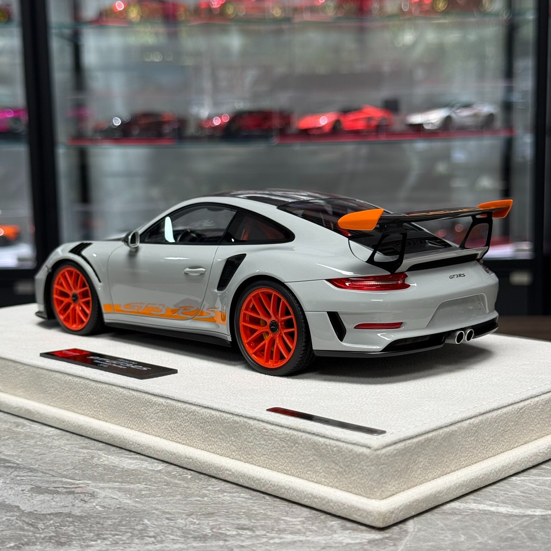 Make Up Porsche 911(991.2)GT3 RS 2018 1:18 Resin Model image 5