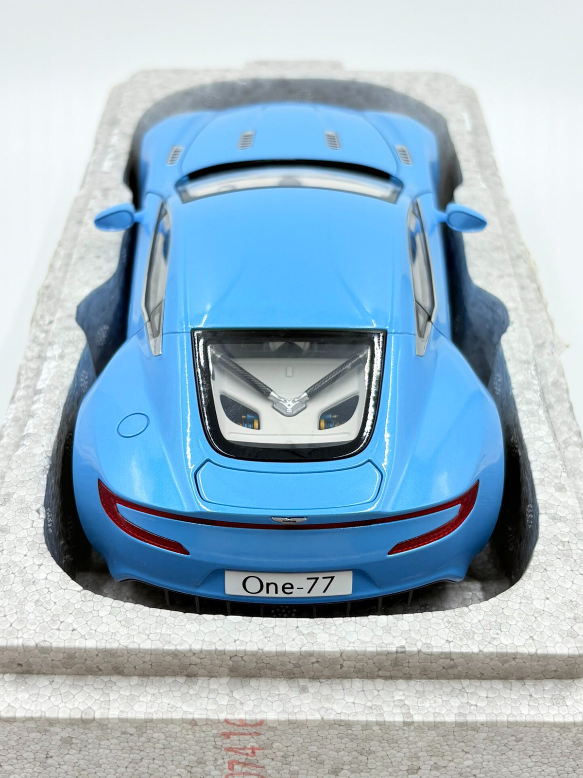 AUTOart Aston MartinONE-77 OpeningModel 1:18 - immagine 5