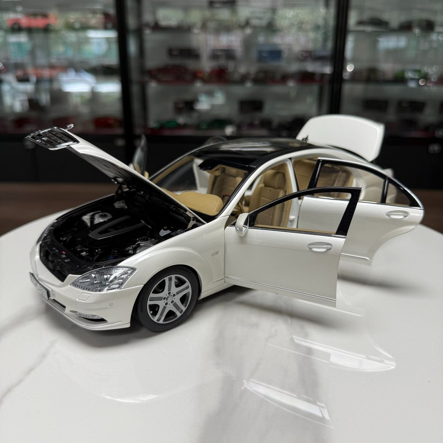 Motorhelix Mercedes-Benz S-Class S600L W221 1:18 Alloy Model image 5