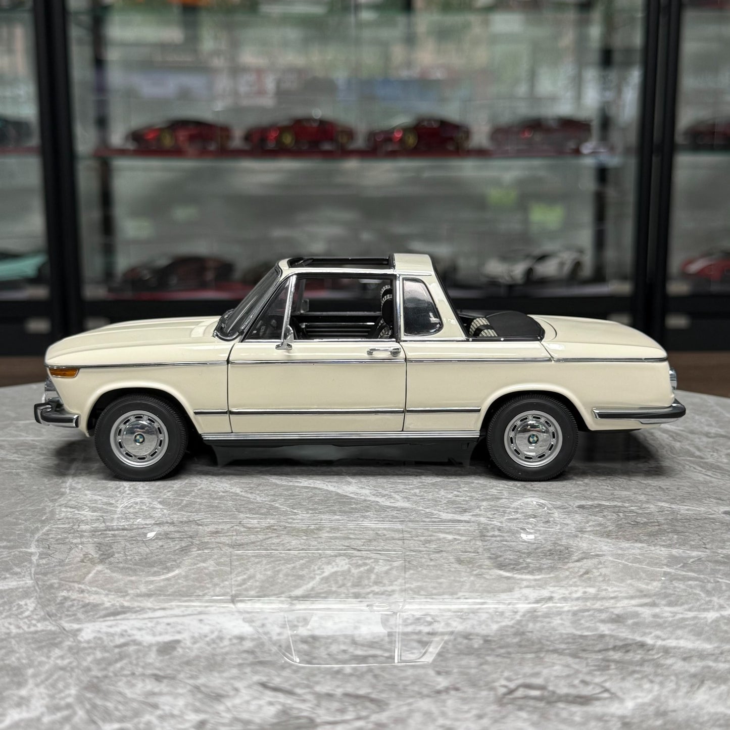 AUTOart BMW 2002 BAUR 1:18 Alloy Model image 5