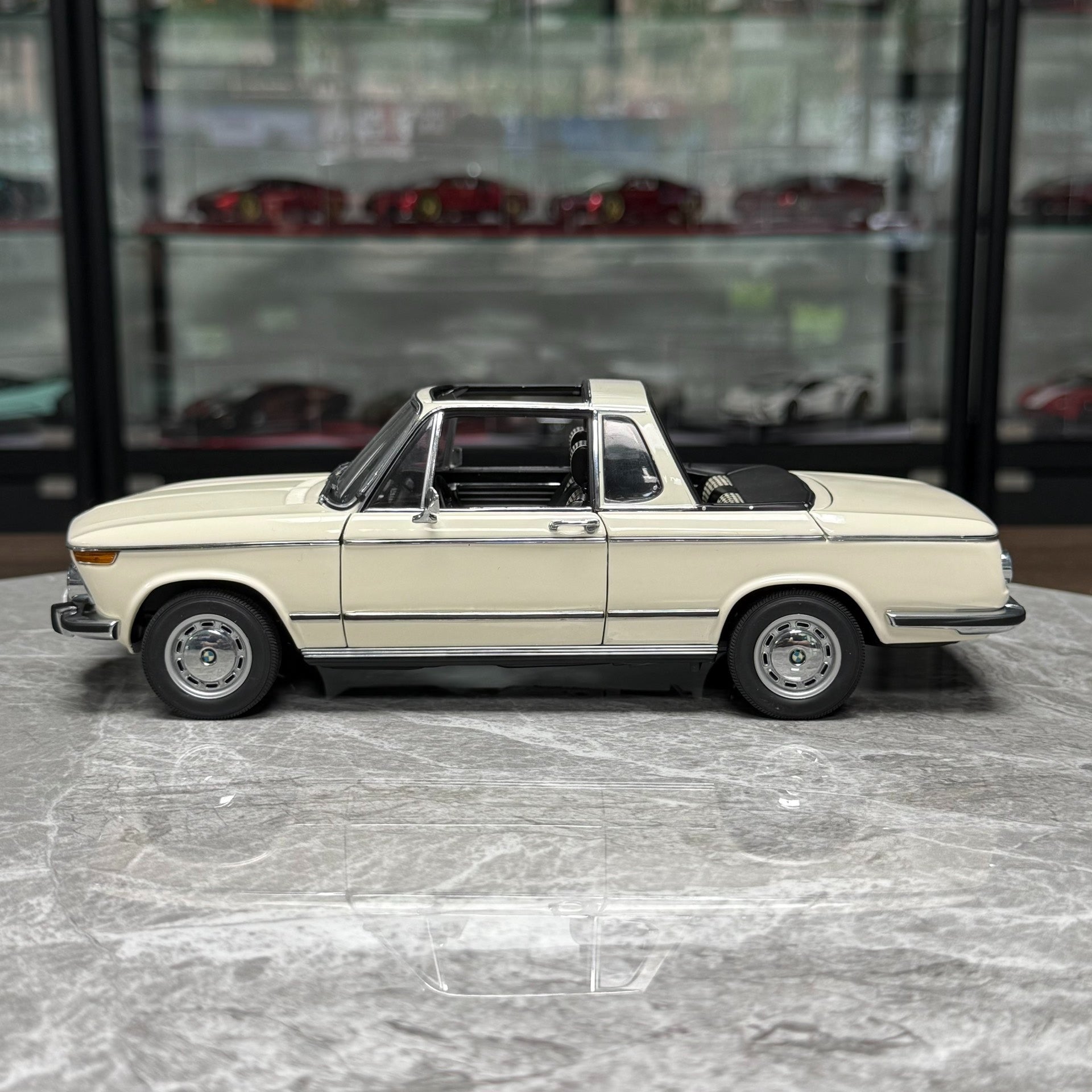 AUTOart BMW 2002 BAUR 1:18 Alloy Model image 5