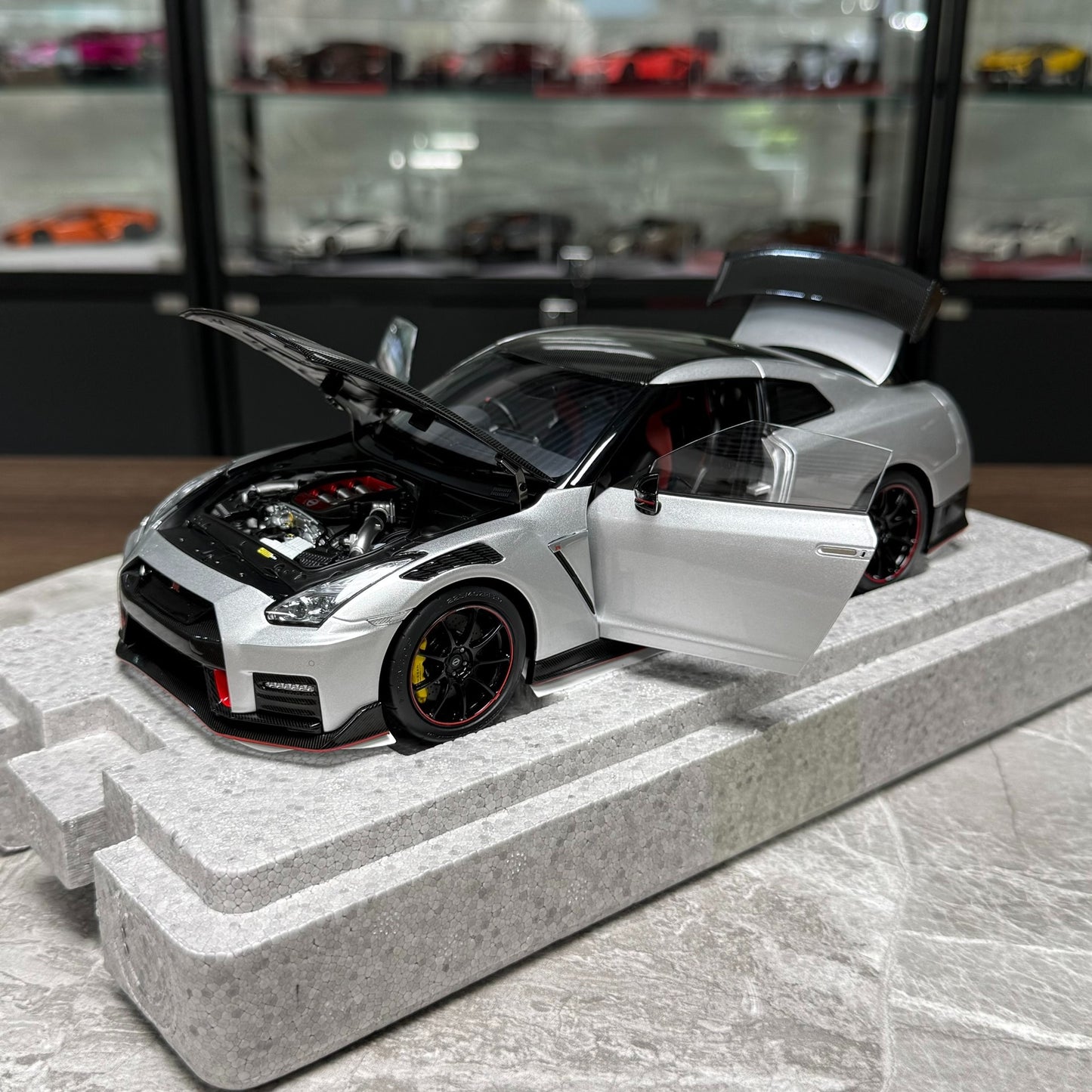 Motorhelix Nissan GT-R R35 1:18 Alloy Model image 5