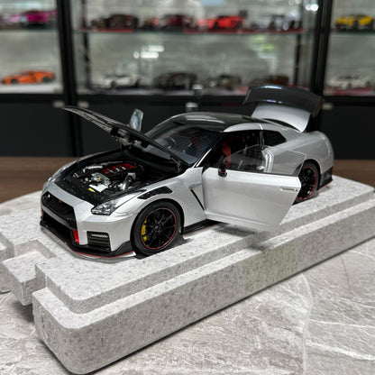 Motorhelix Nissan GT-R R35 1:18 Alloy Model image 5