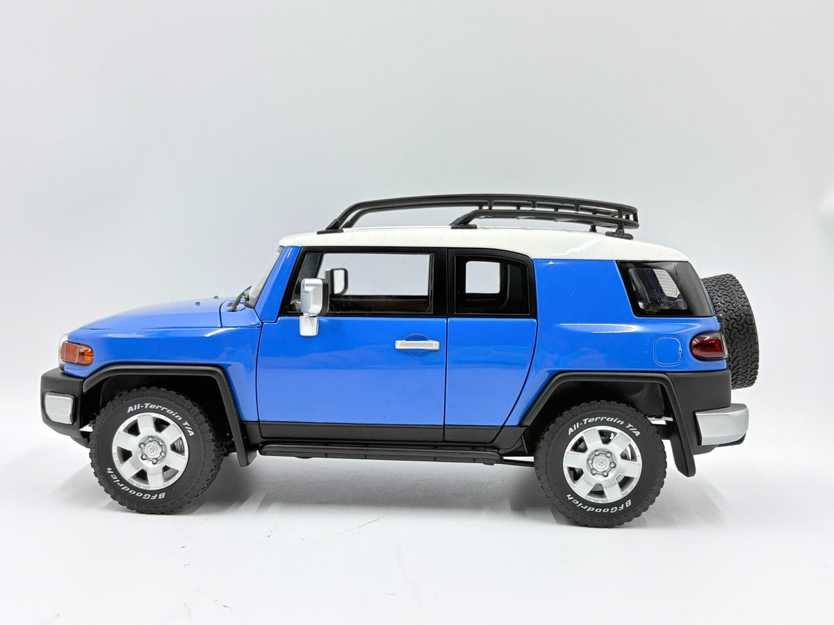 AUTOart ToyotaFJ CRUISER 1 18DiecastModel Blue - immagine 5