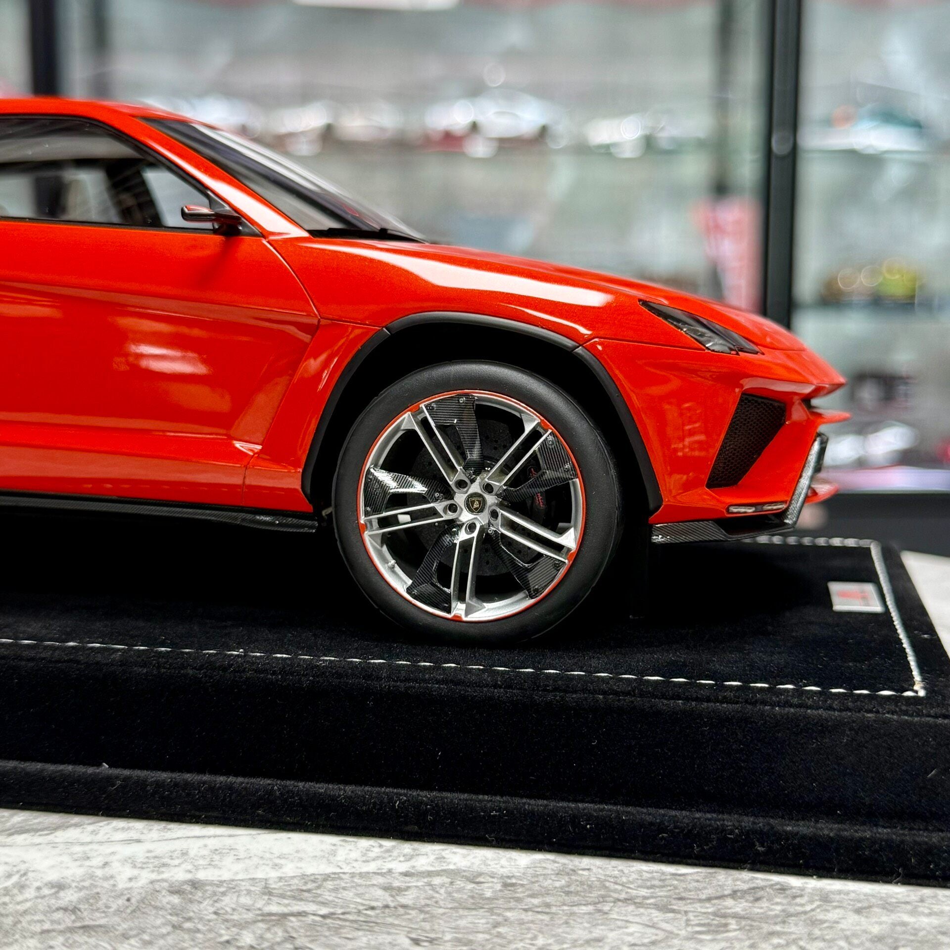 MR Lamborghini URUS 1:18 Resin Model image 5