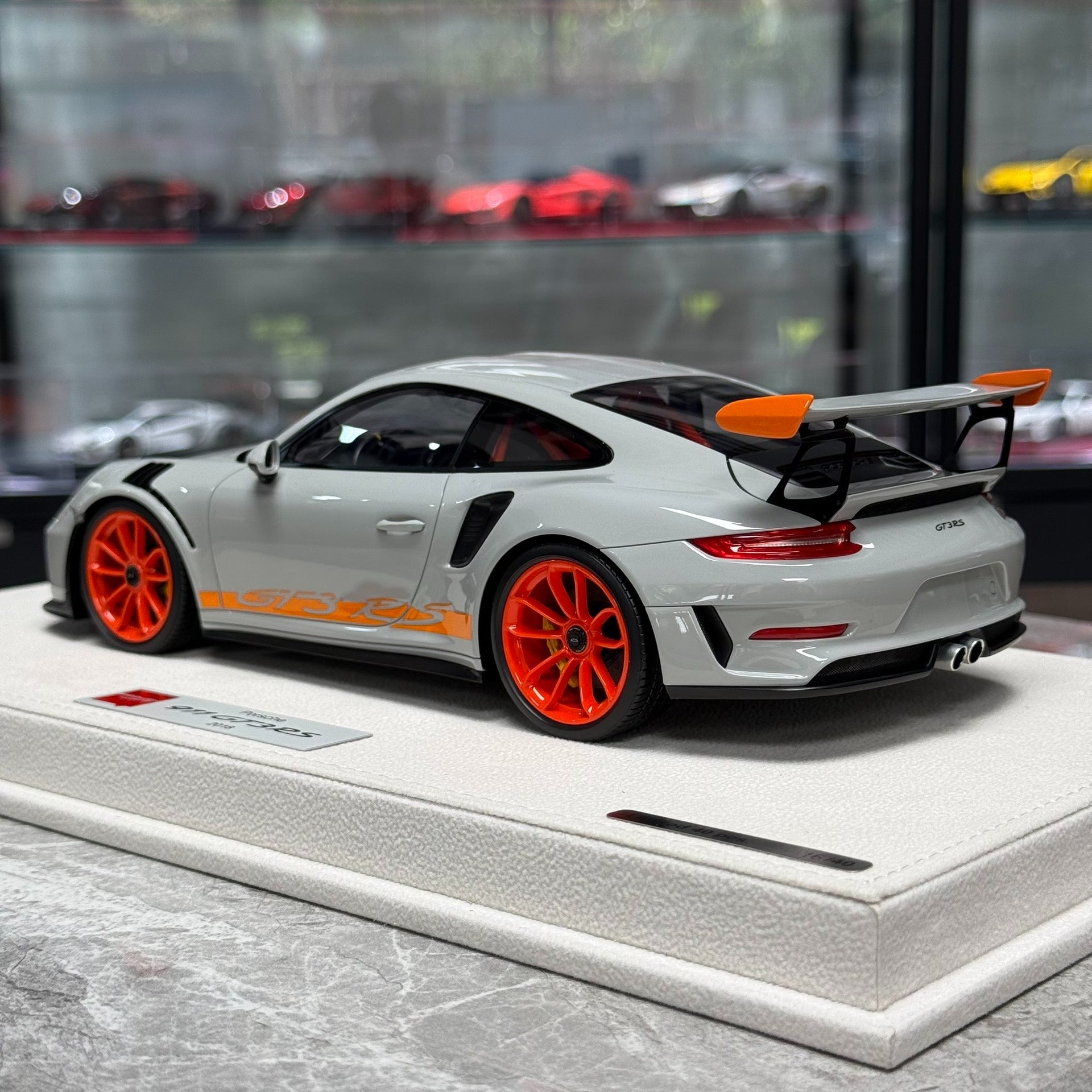 Make Up Porsche 911(991.2)GT3 RS 1:18 Resin Model image 5