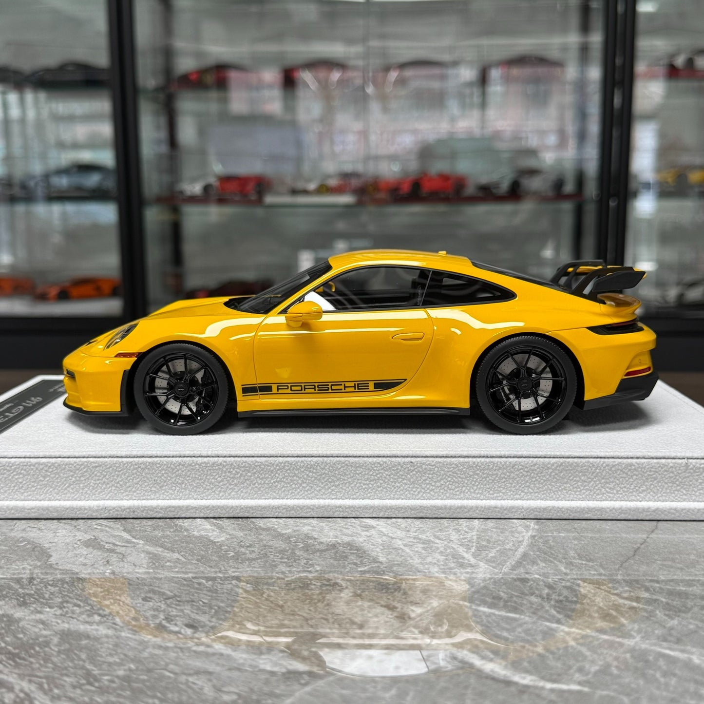FuelMe Porsche 911 992 GT3 1:18 Resin Model image 5