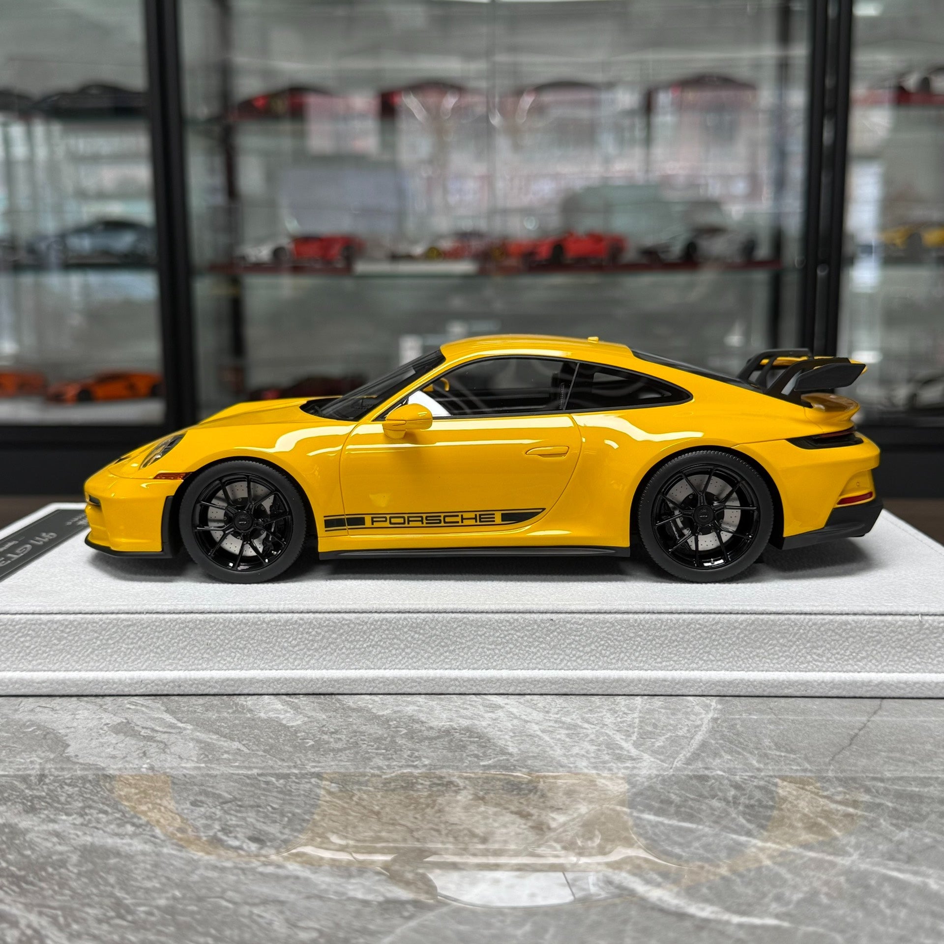 FuelMe Porsche 911 992 GT3 1:18 Resin Model image 5