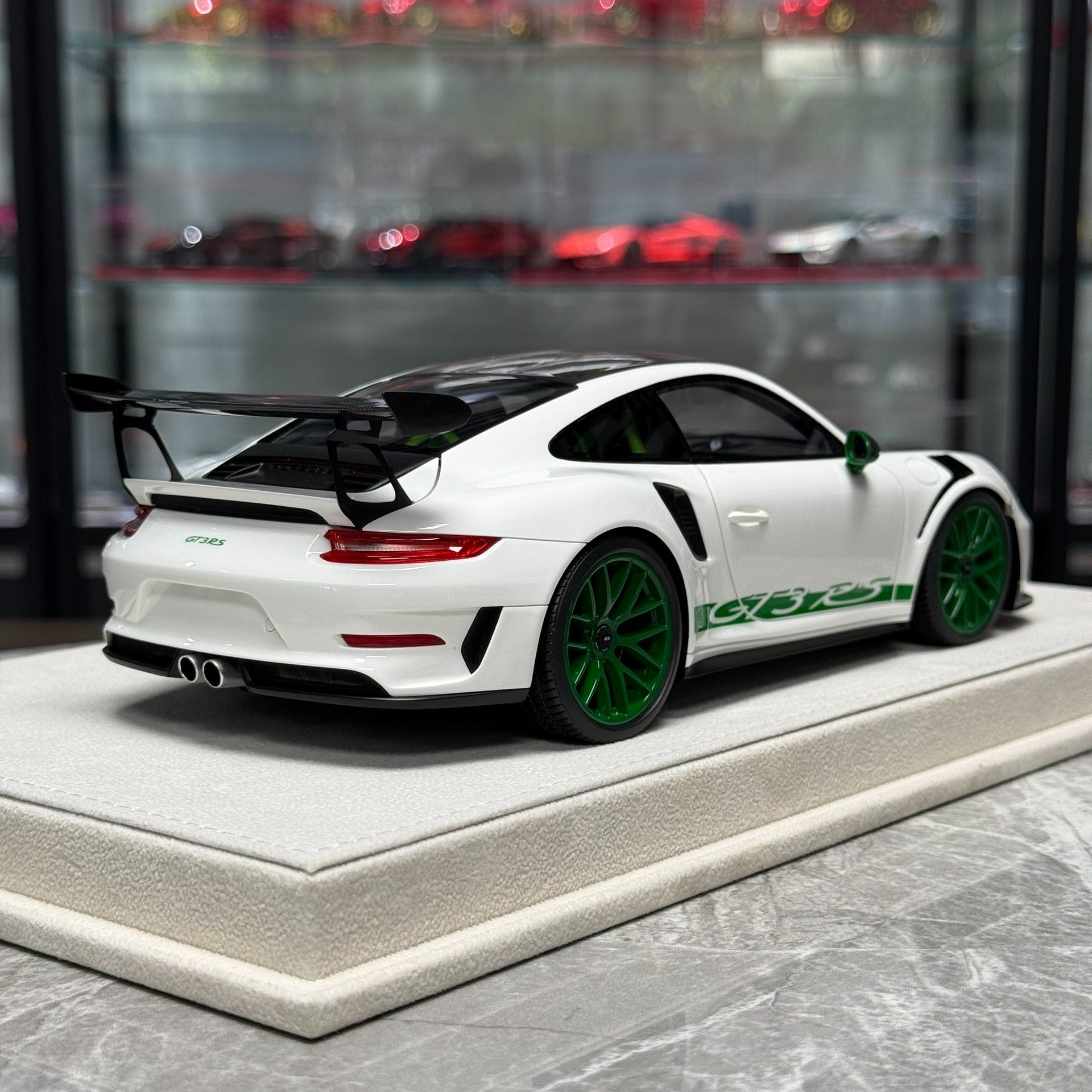 Make Up Porsche 911(991.2)GT3 RS 2018 1:18 Resin Model image 6