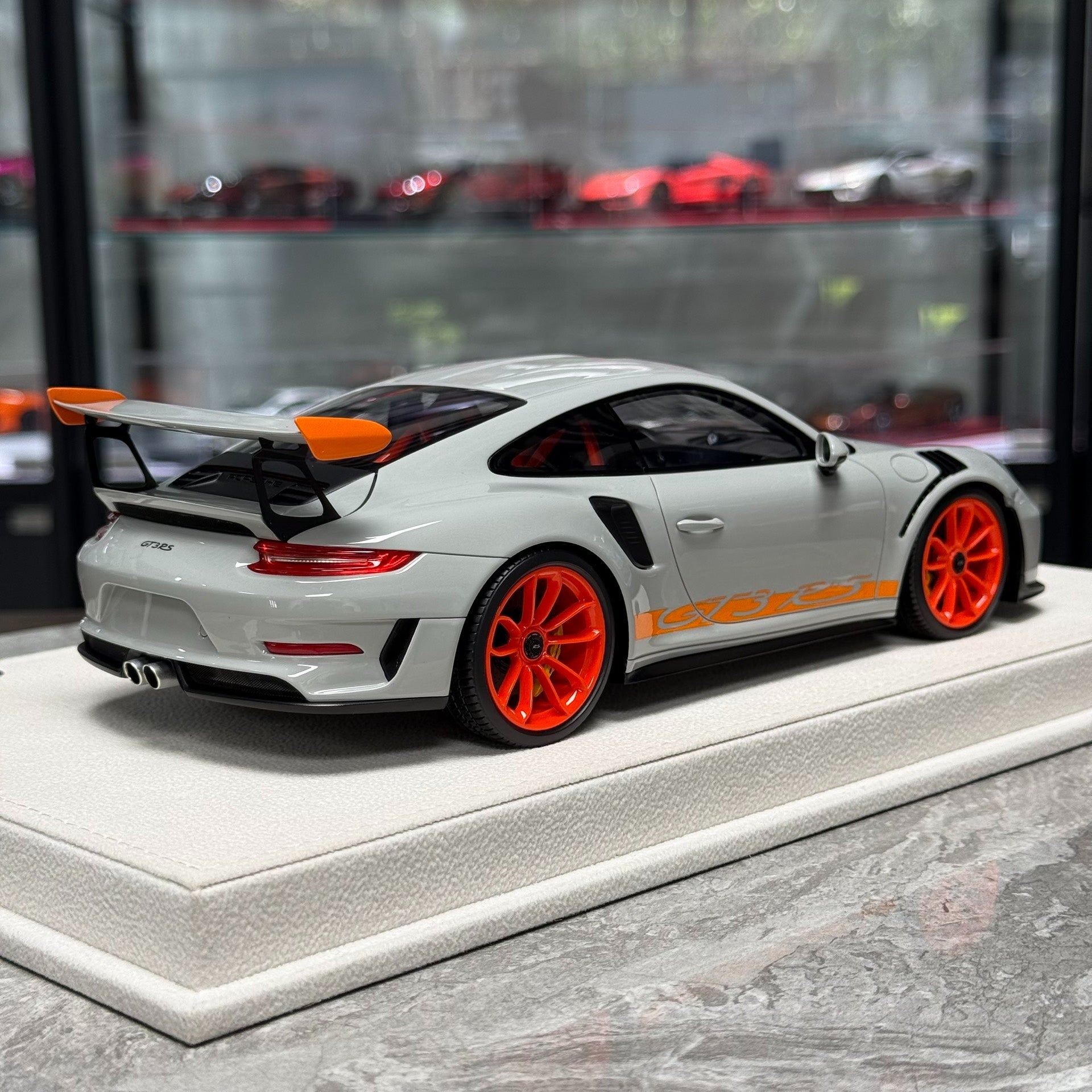Make Up Porsche 911(991.2)GT3 RS 1:18 Resin Model image 6