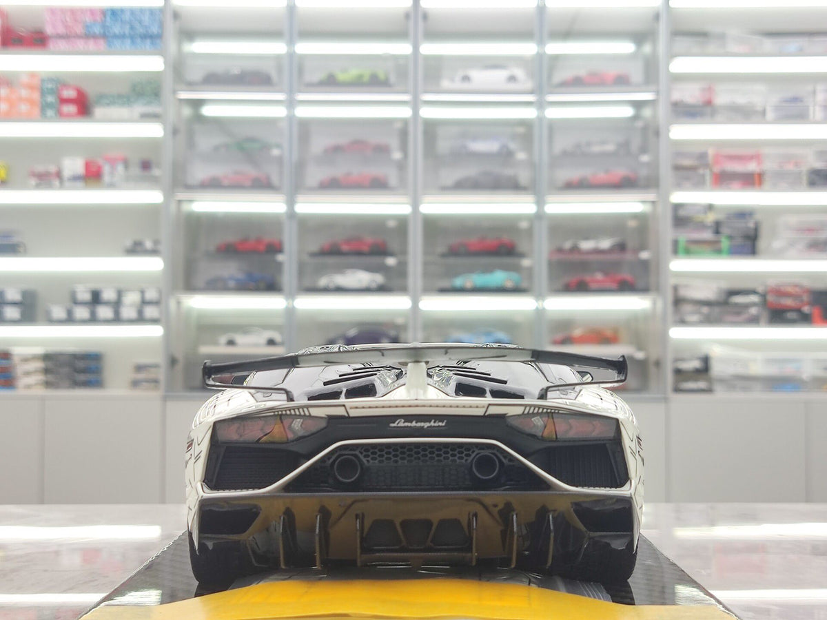 Scale Model RUNNER LamborghiniSVJ JM-RNR 039 1:18 - immagine 6